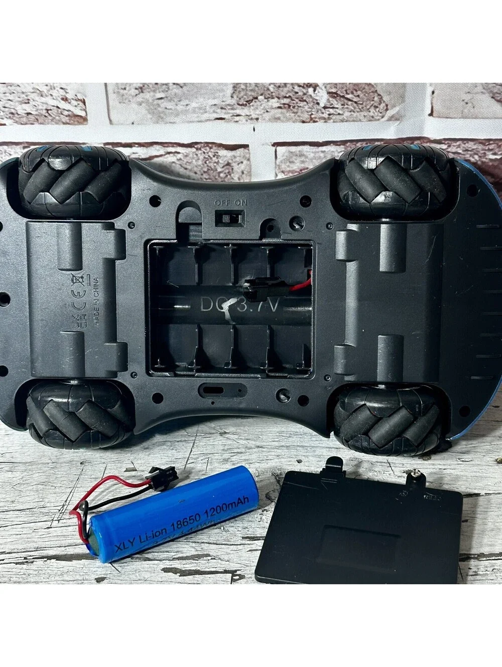Gesture Sensing Remote Control Car, Drift RC Stunt Car with Light Spray & Sound